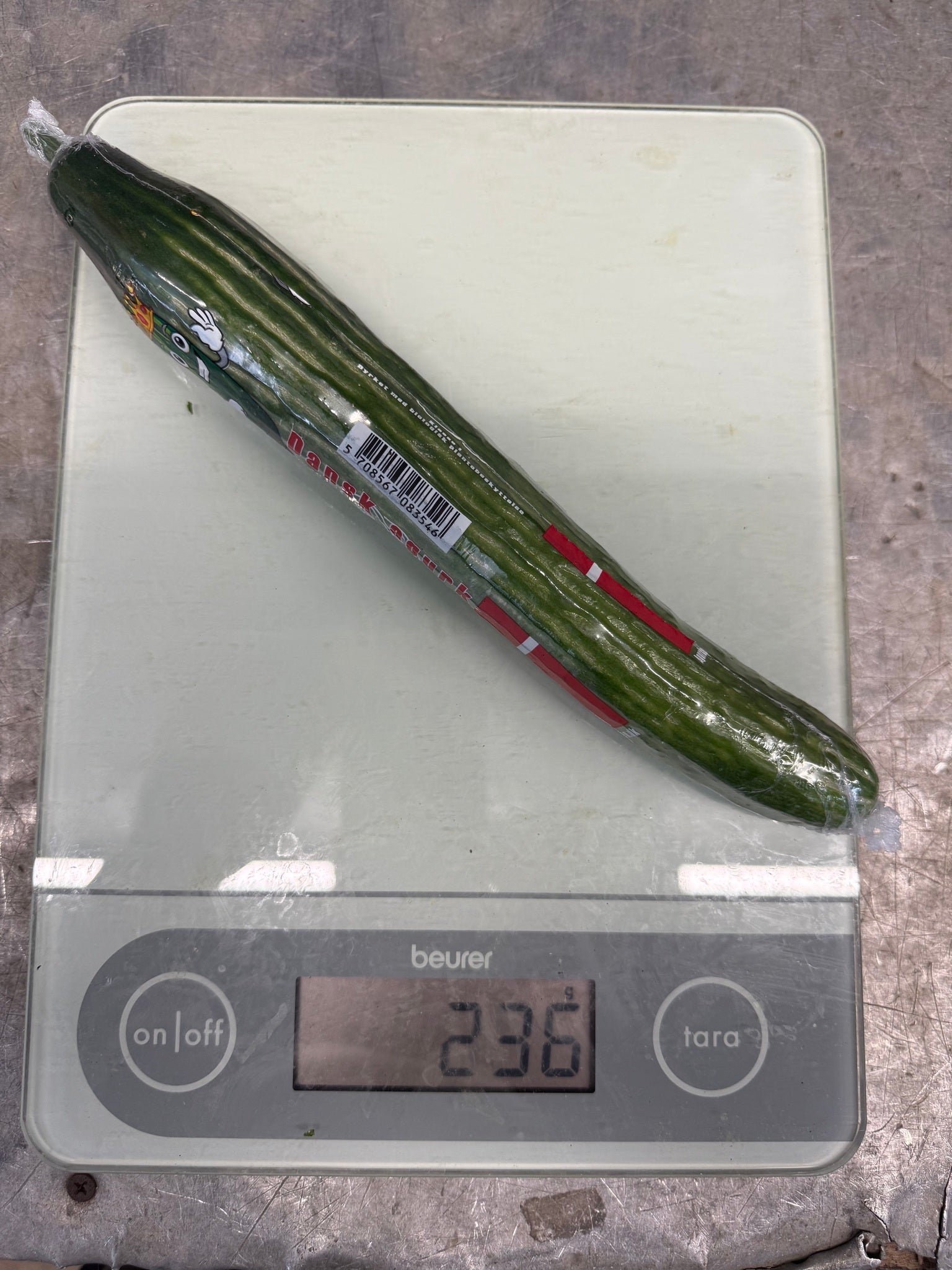 Kasse med 55stk agurker